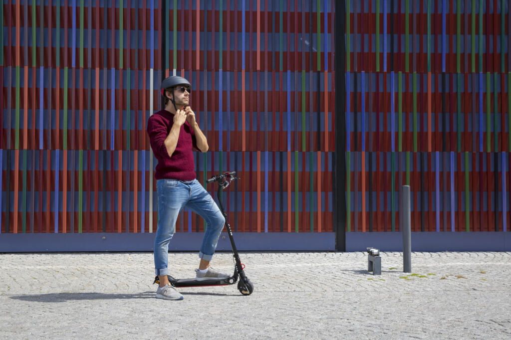 Seguro obligatorio y casco para los patinetes eléctricos en Barcelona